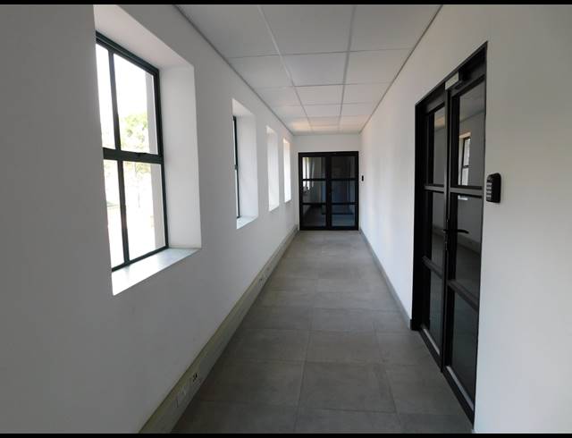 138M² OFFICE TO LET IN HYDE PARK